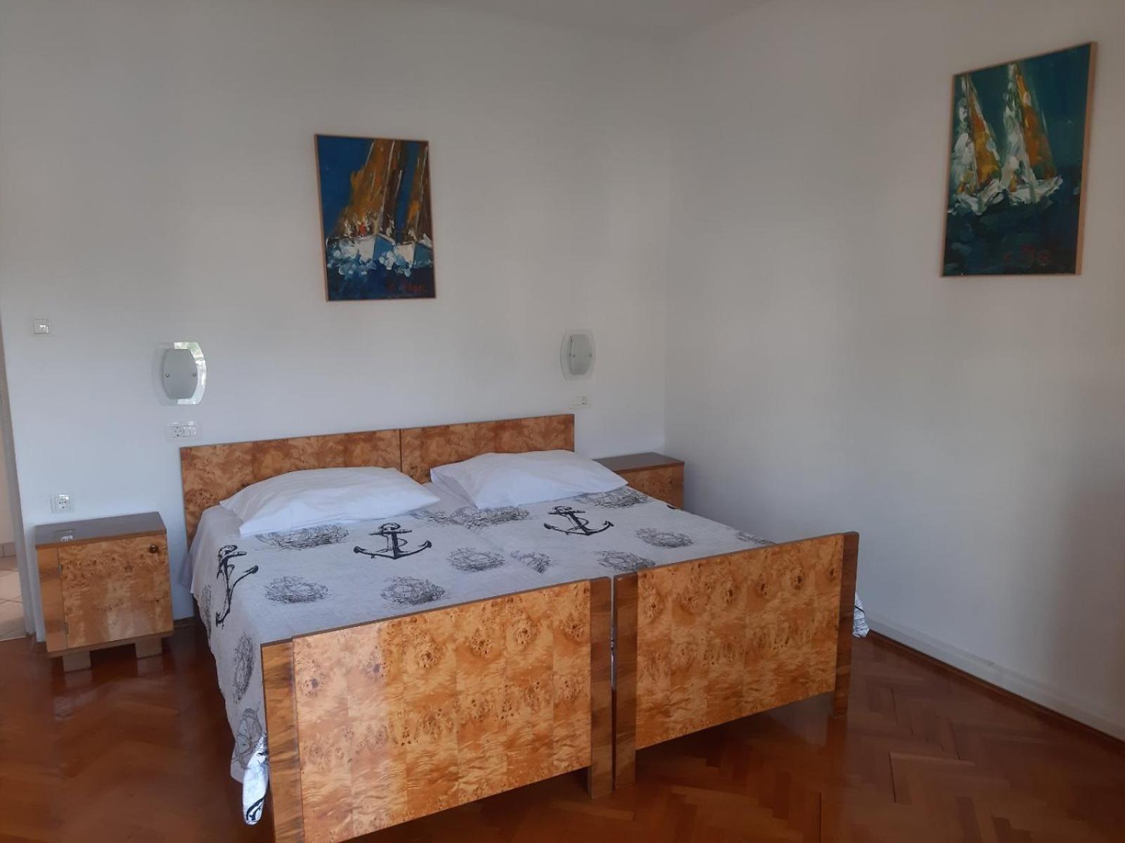 Apartmani Kadmen Ika Ngoại thất bức ảnh